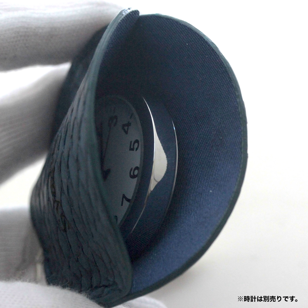 懐中時計専用革サック オリジナル 真鯛 魚革 オーシャンブルー s-leathercase-oceanblue-madai 時計を入れた様子