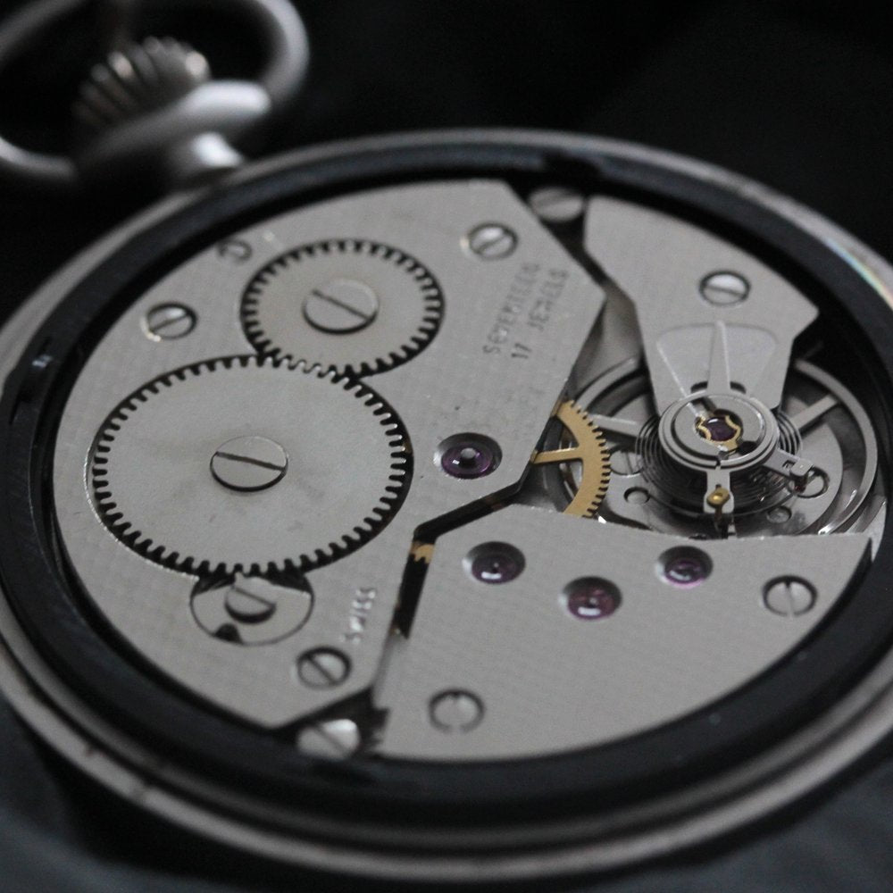 絶版モデルのティソ(TISSOT)/ ヴィンテージウォッチ / シルバーカラーオープンフェイス /ローマン数字/ 手巻き式 / 懐中時計 / tissot-1050