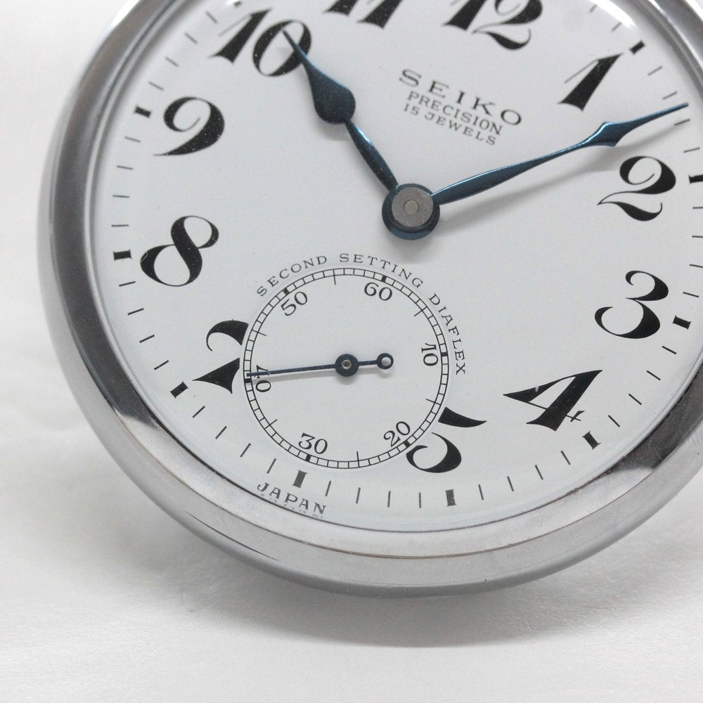 秒針止機能あり　※リューズを引くと12時位置で止まります