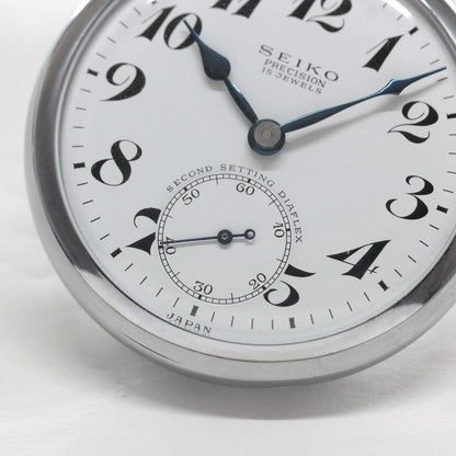 秒針止機能あり　※リューズを引くと12時位置で止まります