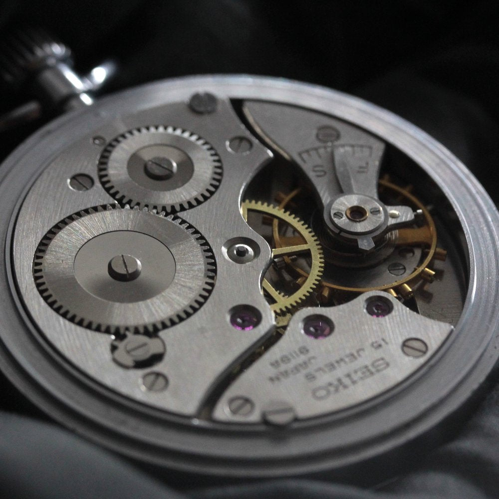 オーバーホール済で、日差30秒以内に調整します 昭和46年の19セイコー鉄道時計/15石/秒針止め機能/絶版時計/19seiko-1317