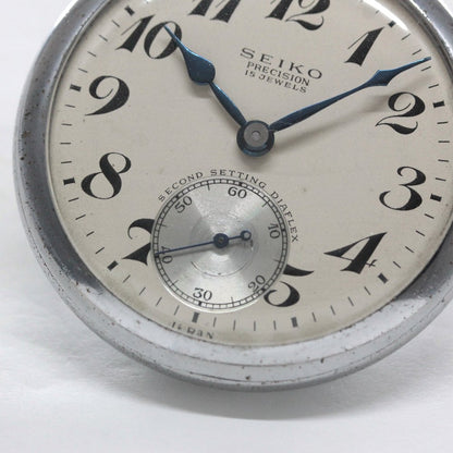 秒針止機能あり　※リューズを引くと12時位置で止まります