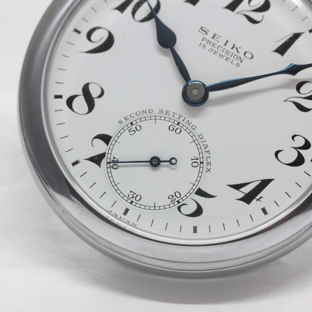 秒針止機能あり　※リューズを引くと12時位置で止まります