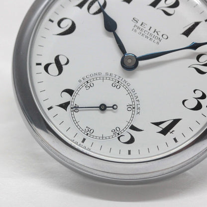 秒針止機能あり　※リューズを引くと12時位置で止まります