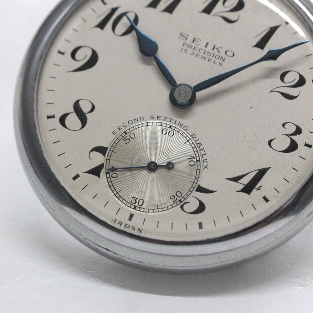 秒針止機能：あり　※リューズを引くと12時位置で止まります
