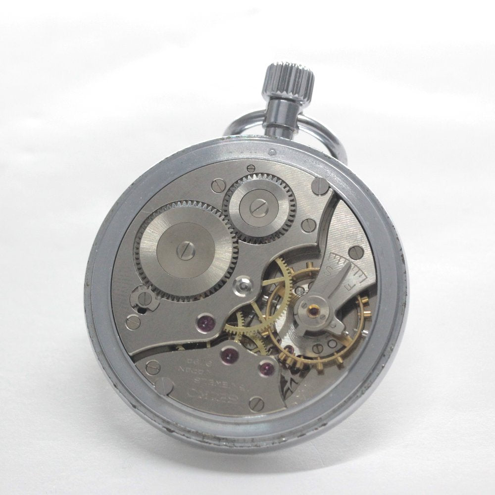 マット仕上げの15石ムーブメント