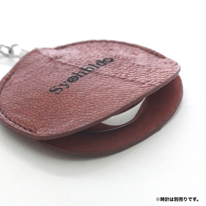 懐中時計専用革サック オリジナル 鰤 ブリ　 魚革 チェスナット  s-leathercase-chestnut-buri 中に時計を入れた様子