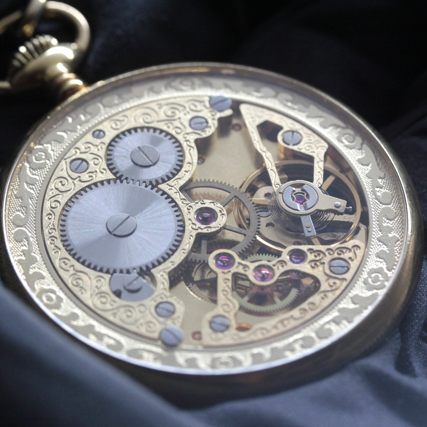 認定中古品シュバリエ（J.chevalier）/シースルーバック懐中時計/黒文字盤/ローマン数字/chevalier-101