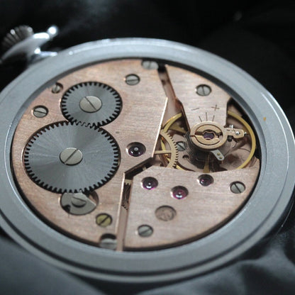 絶版モデルのオメガ / OMEGA / 1974年製 / ヴィンテージウォッチ / オープンフェイス懐中時計 / アラビア数字 / 純正チェーン付 / omega-127