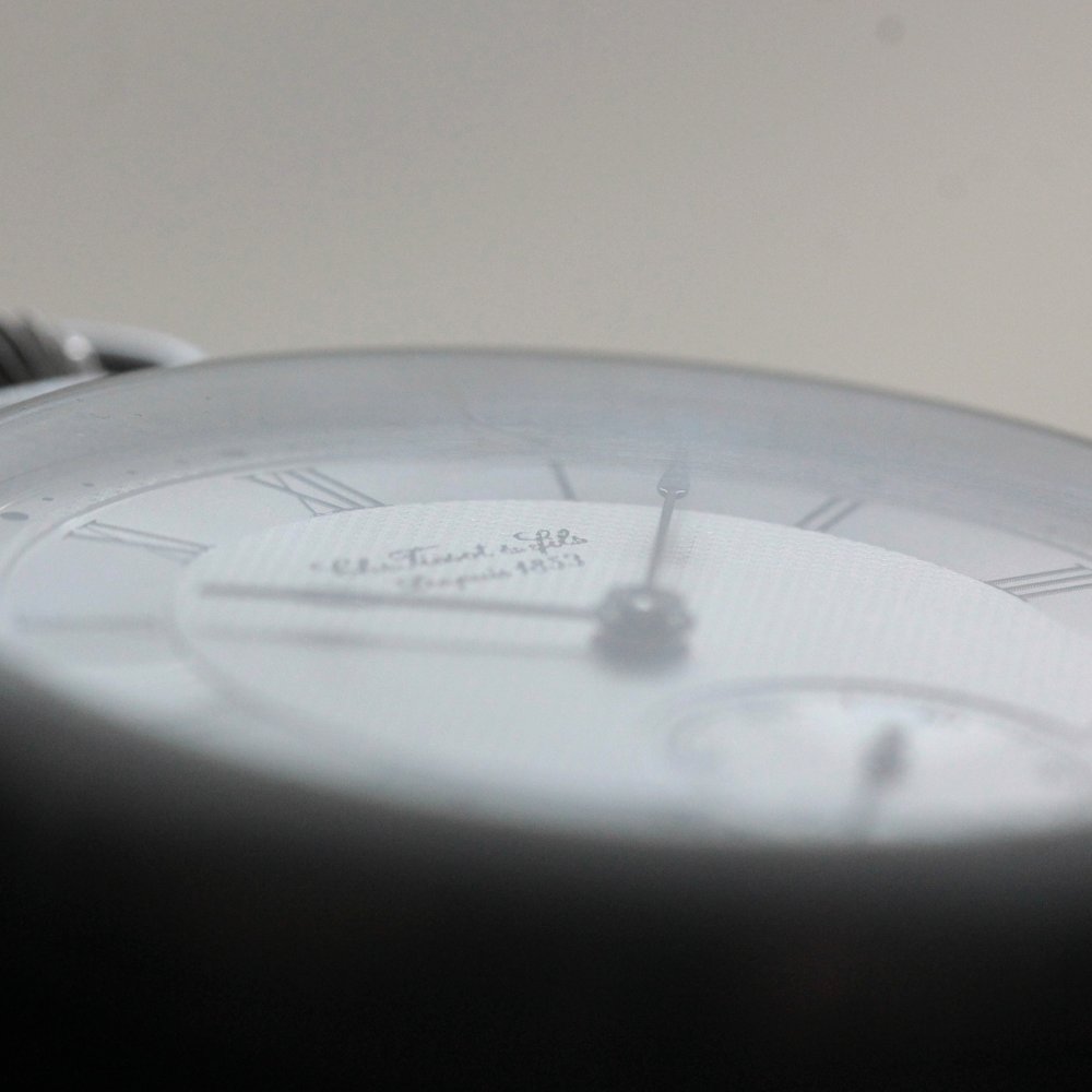 絶版モデルのティソ（TISSOT）/ ヴィンテージウォッチ / シルバーカラーオープンフェイス /ローマン数字/ 手巻き式 / 懐中時計 / tissot-1050　風防