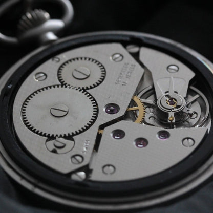 絶版モデルのティソ（TISSOT）/ ヴィンテージウォッチ / シルバーカラーオープンフェイス /ローマン数字/ 手巻き式 / 懐中時計 / tissot-1050