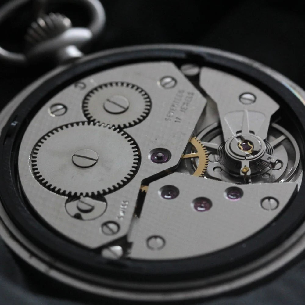 絶版モデルのティソ（TISSOT）/ ヴィンテージウォッチ / シルバーカラーオープンフェイス /ローマン数字/ 手巻き式 / 懐中時計 / tissot-1040