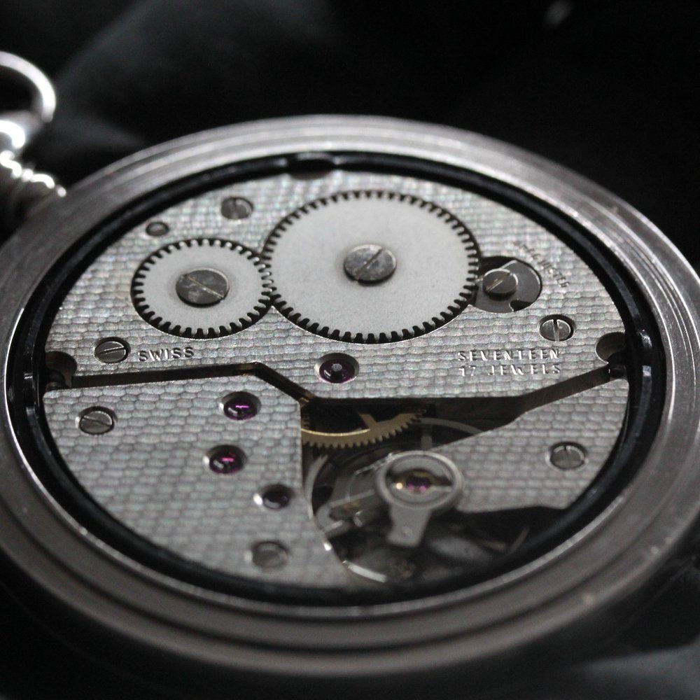 絶版モデルのティソ（TISSOT）/ ヴィンテージウォッチ / シルバーカラー ハンターケース /アラビア数字/ 手巻き式 / 懐中時計 / tissot-1041