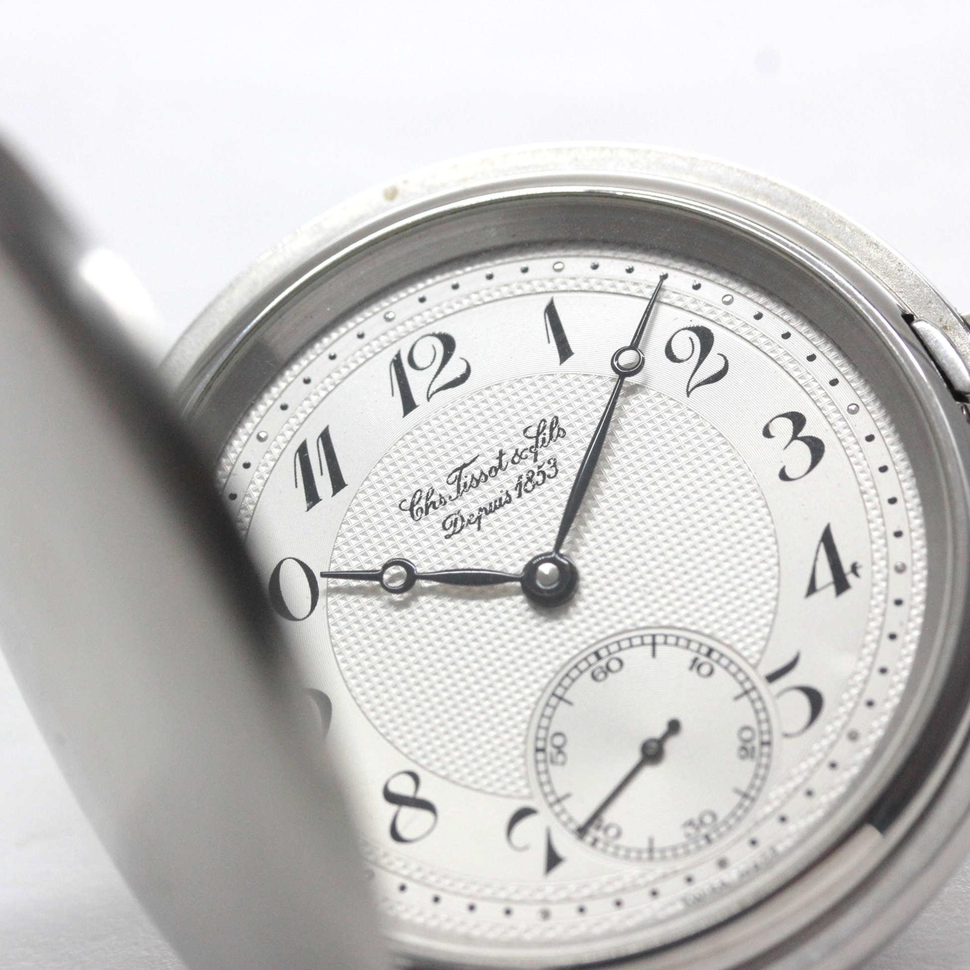 絶版モデルのティソ（TISSOT）/ ヴィンテージウォッチ / シルバーカラー ハンターケース /アラビア数字/ 手巻き式 / 懐中時計 / tissot-1052　文字盤