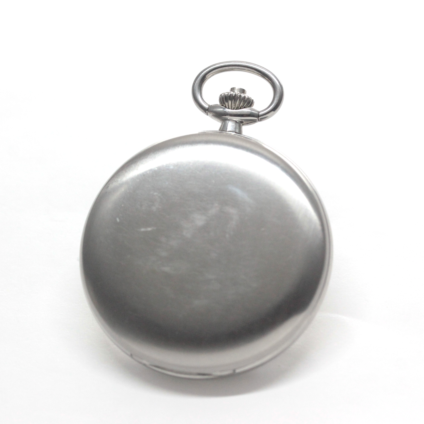 絶版モデルのティソ（TISSOT）/ ヴィンテージウォッチ / シルバーカラー ハンターケース /アラビア数字/ 手巻き式 / 懐中時計 / tissot-1052　蓋を閉じた状態