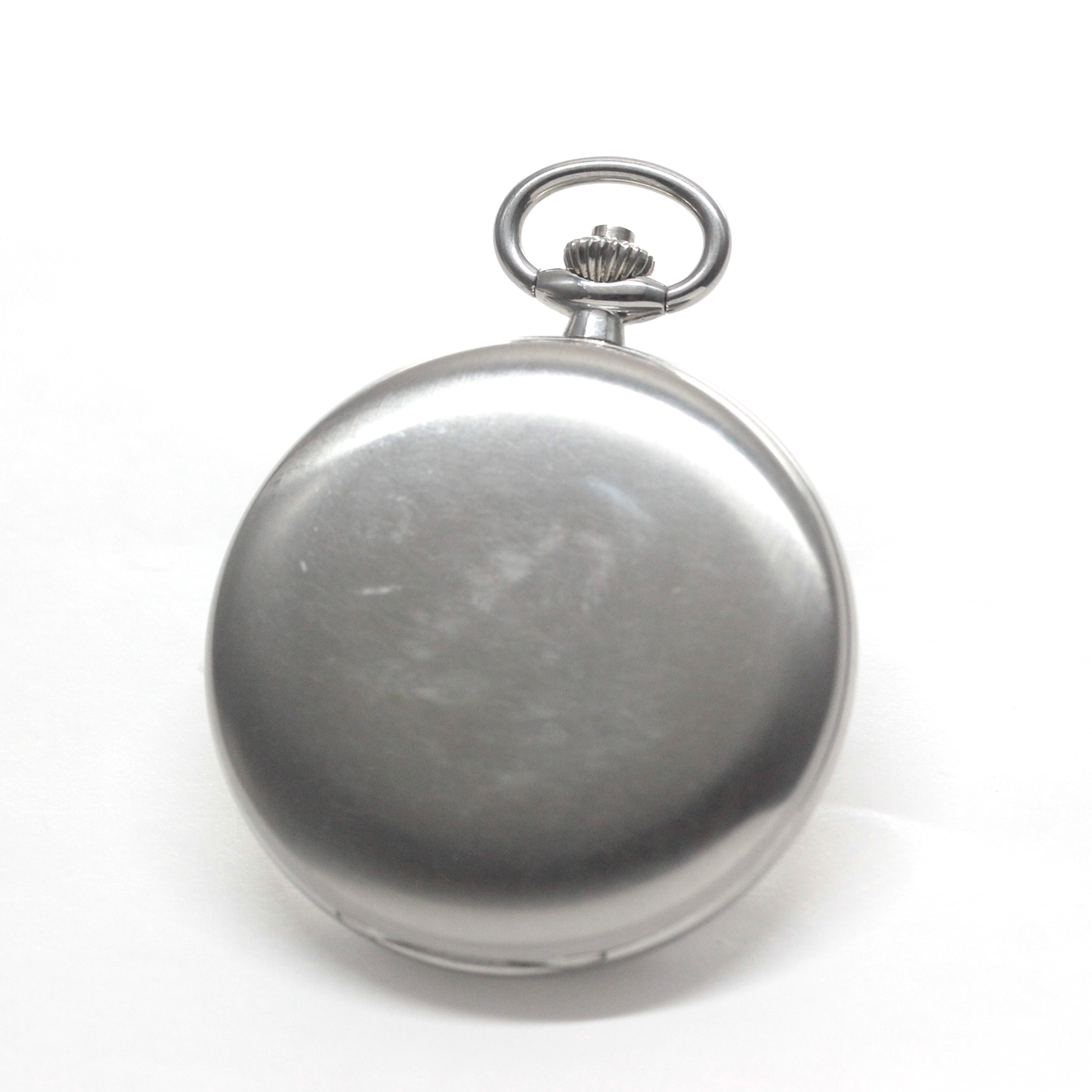 絶版モデルのティソ（TISSOT）/ ヴィンテージウォッチ / シルバーカラー ハンターケース /アラビア数字/ 手巻き式 / 懐中時計 / tissot-1052　蓋を閉じた状態