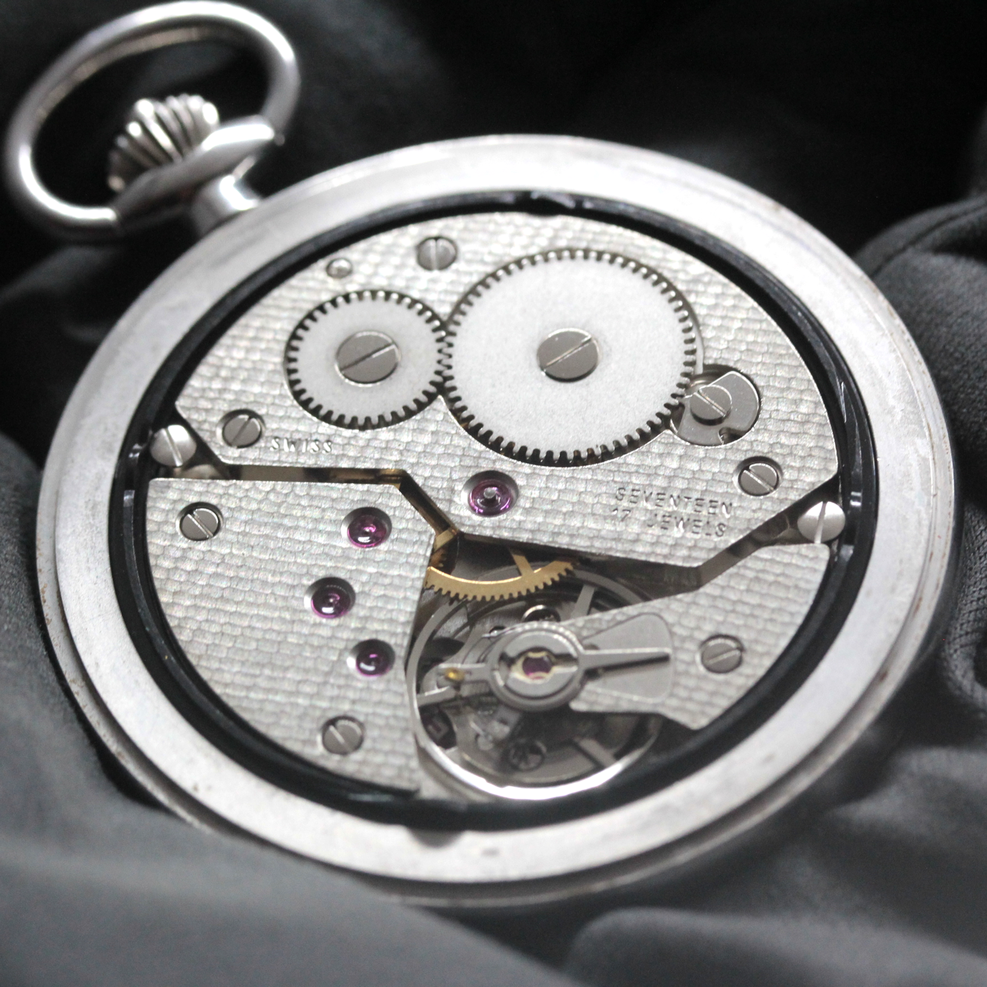 絶版モデルのティソ（TISSOT）/ ヴィンテージウォッチ / シルバーカラー ハンターケース /アラビア数字/ 手巻き式 / 懐中時計 / tissot-1052